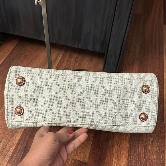MICHAEL KORS CYNTHIA TOTE - Picture 7 of 8